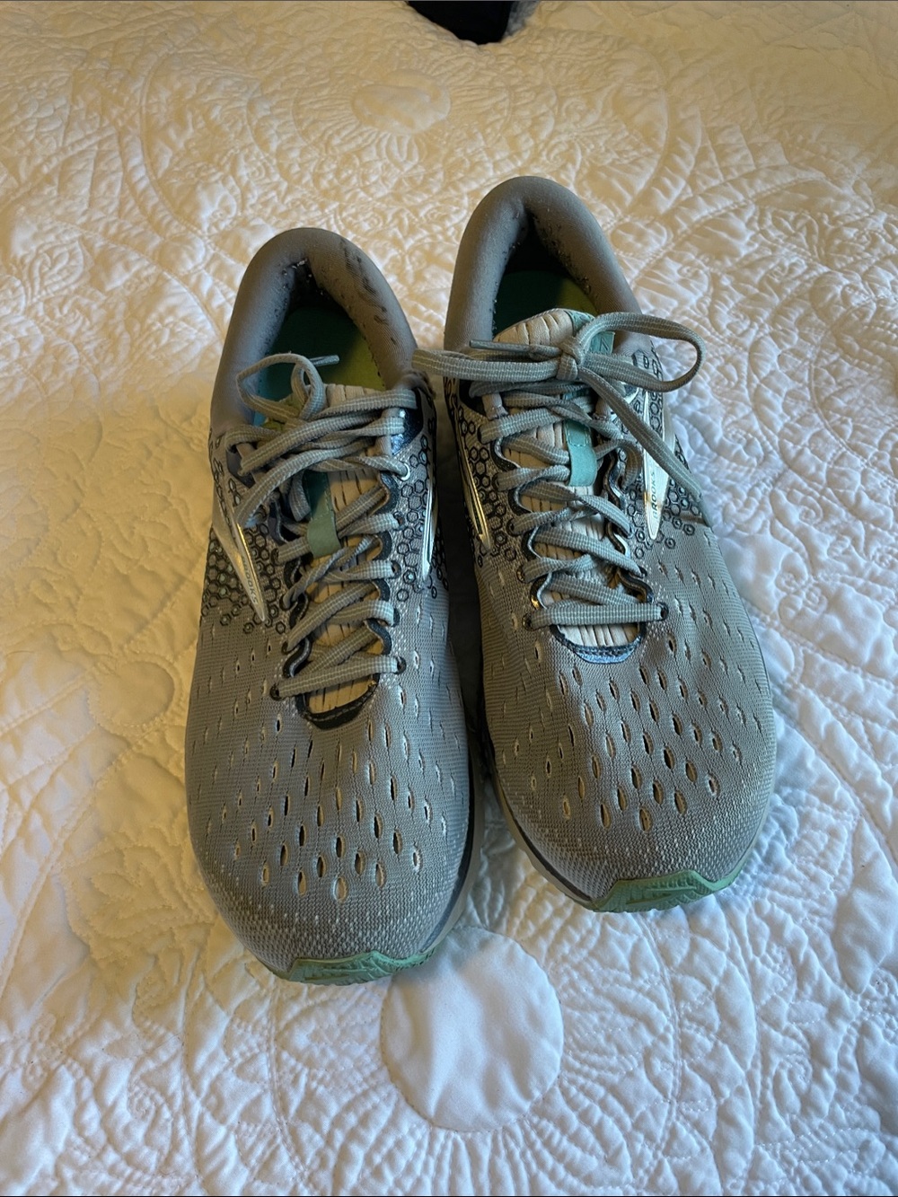 Brooks Glycerin 17, Women's Gray Athletic Running Shoes, size 10 wide